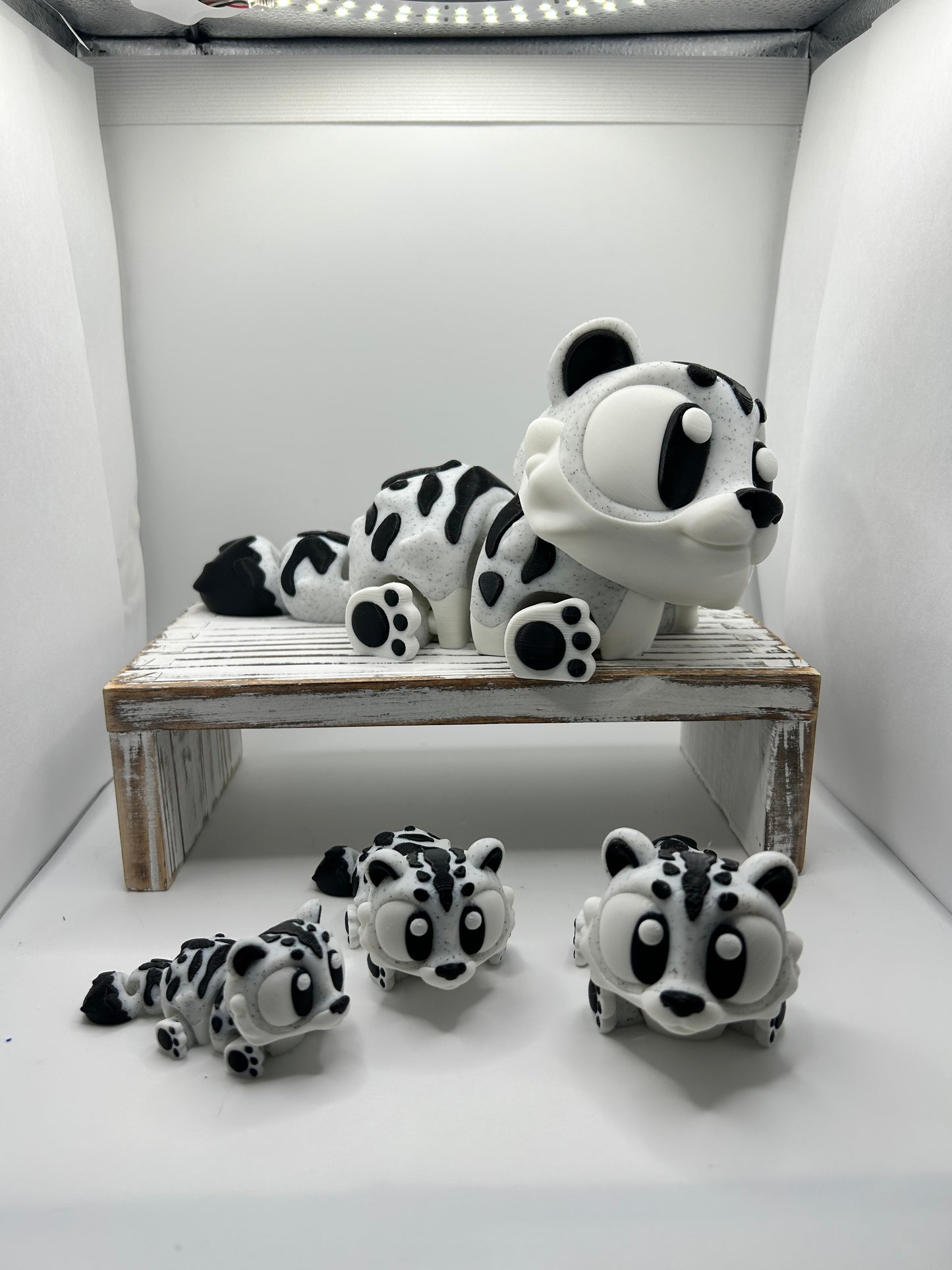 3D Printed Articulated Tiger / Snow Leopard: Articulated Fidget Toy / Desk Pet (BIG CAT EDITION)