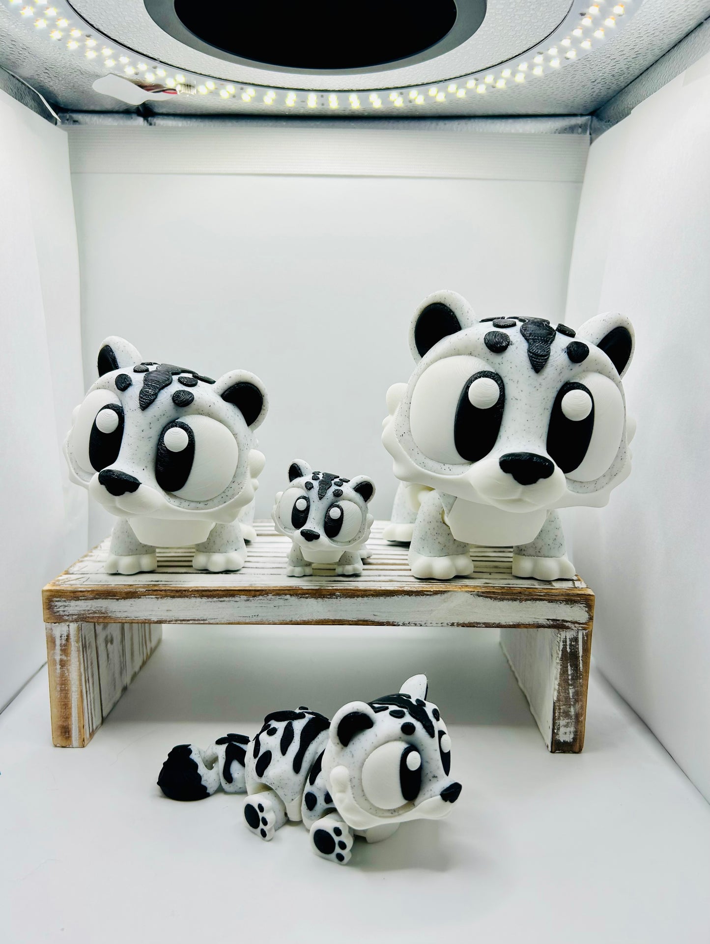 3D Printed Articulated Tiger / Snow Leopard: Articulated Fidget Toy / Desk Pet (BIG CAT EDITION)
