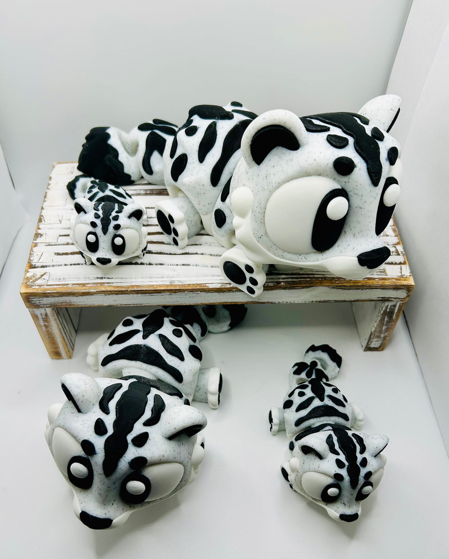 3D Printed Articulated Tiger / Snow Leopard: Articulated Fidget Toy / Desk Pet (BIG CAT EDITION)