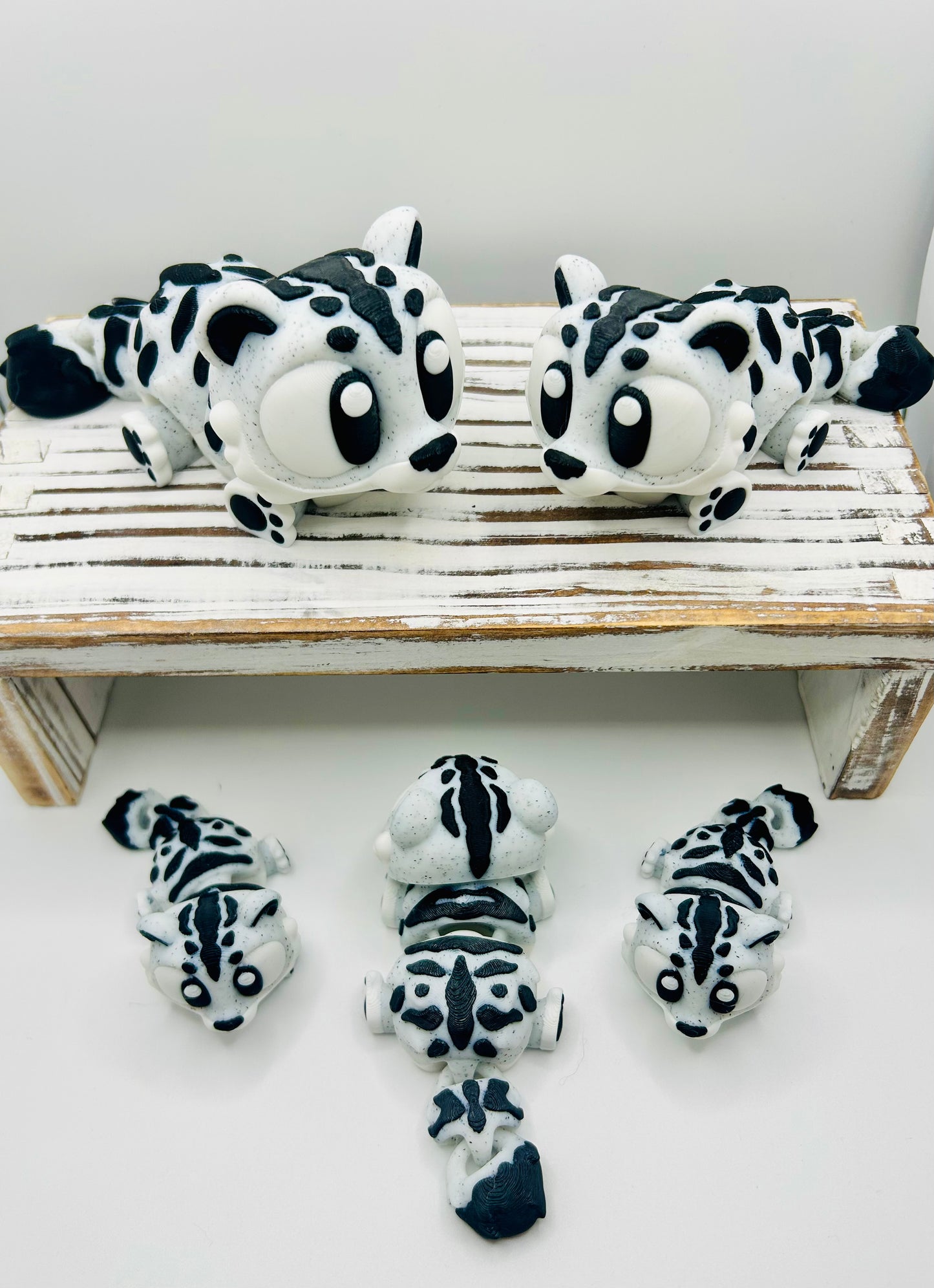 3D Printed Articulated Tiger / Snow Leopard: Articulated Fidget Toy / Desk Pet (BIG CAT EDITION)